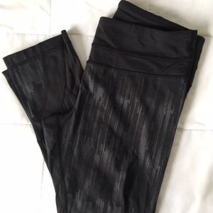 Lululemon workout capris, black with silver, sz 6